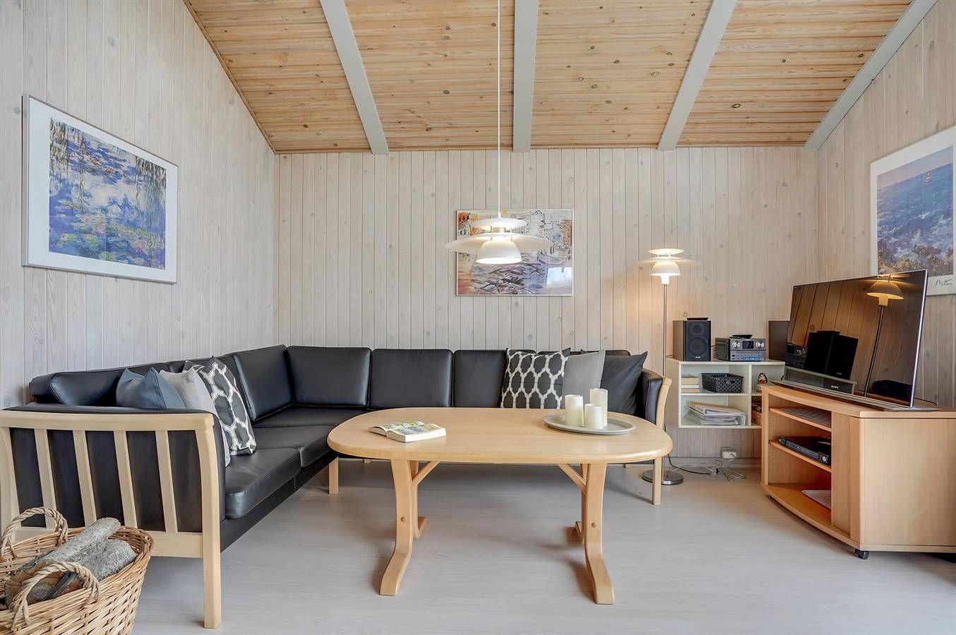 Beautiful home in Hvide Sande w/ Sauna, Wifi and 4 Bedrooms in Skodbjerge, Haurvig