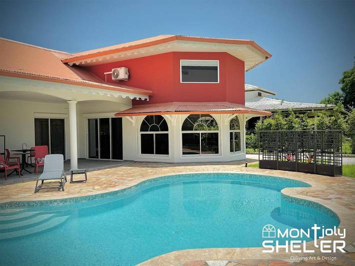 Appart’hôtel pour 2 personnes, avec vue ainsi que piscine et jardin