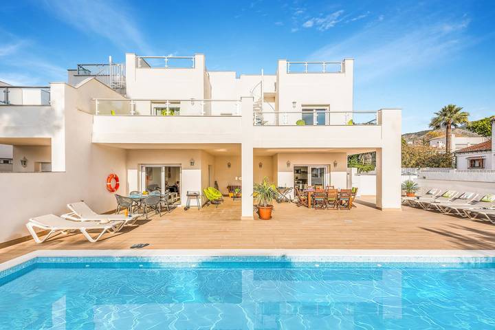 Casa rural para 14 personas, con terraza en Nerja