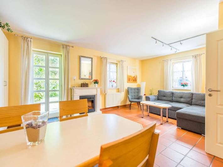 Ferienwohnung für 4 Personen, mit Terrasse und Garten sowie Kinderpool und Sauna