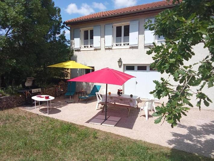 Location de vacances pour 8 personnes, avec Terrasse et Vue à Cornus