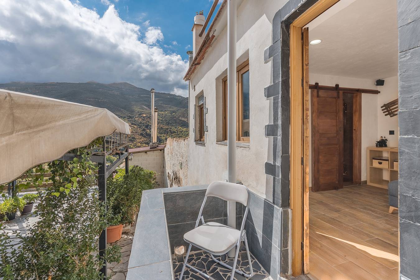 Apartamento entero, Apartamento 'Veleta' con vistas a la montaña, Wi-Fi y aire acondicionado in Entorno de Sierra Nevada, Güejar Sierra