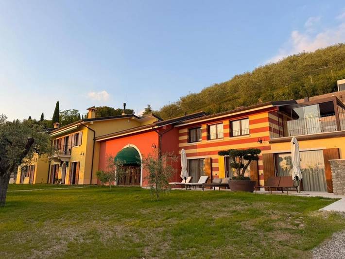 Casale per 3 persone, con Terrazza e Giardino nonché Panorama al Lago di Garda