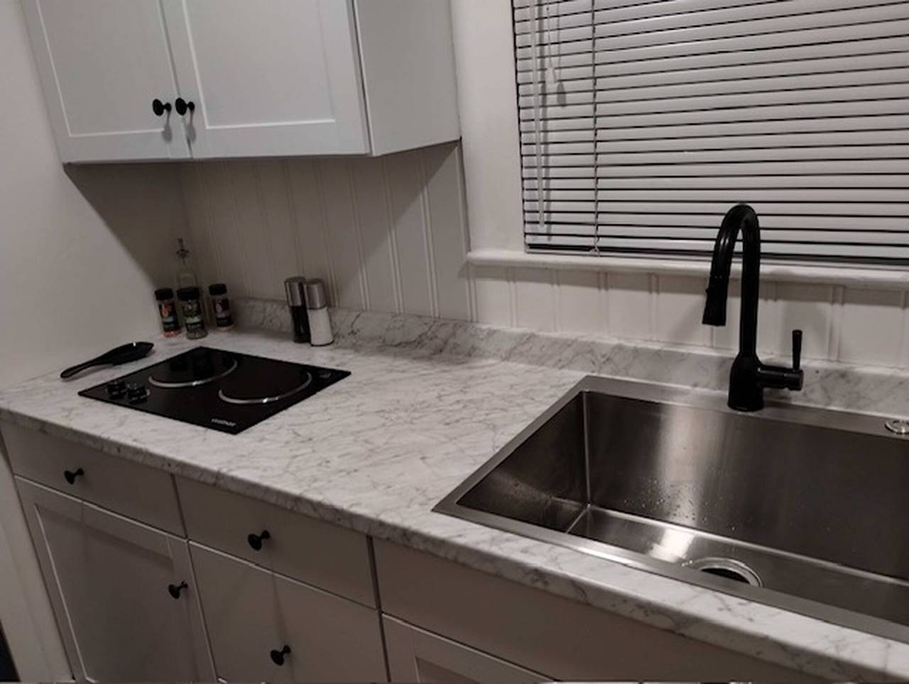 Monolocale intero, Rifugio monolocale Deco con camino, Wifi e letto matrimoniale in Reno, Nevada