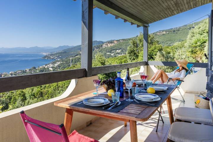 Location de vacances pour 6 personnes, avec terrasse, adapté aux familles à Brando