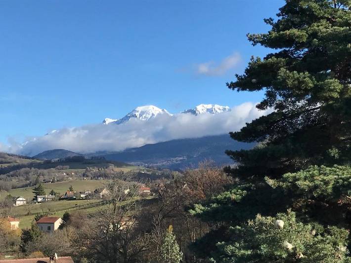 Gîte pour 6 personnes, avec Balcon et Terrasse ainsi que Jardin et Vue à Brié-et-Angonnes