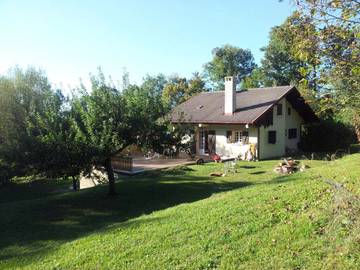 Gîte pour 6 personnes, avec vue et vue sur le lac ainsi que balcon et jardin à Pugny-Chatenod