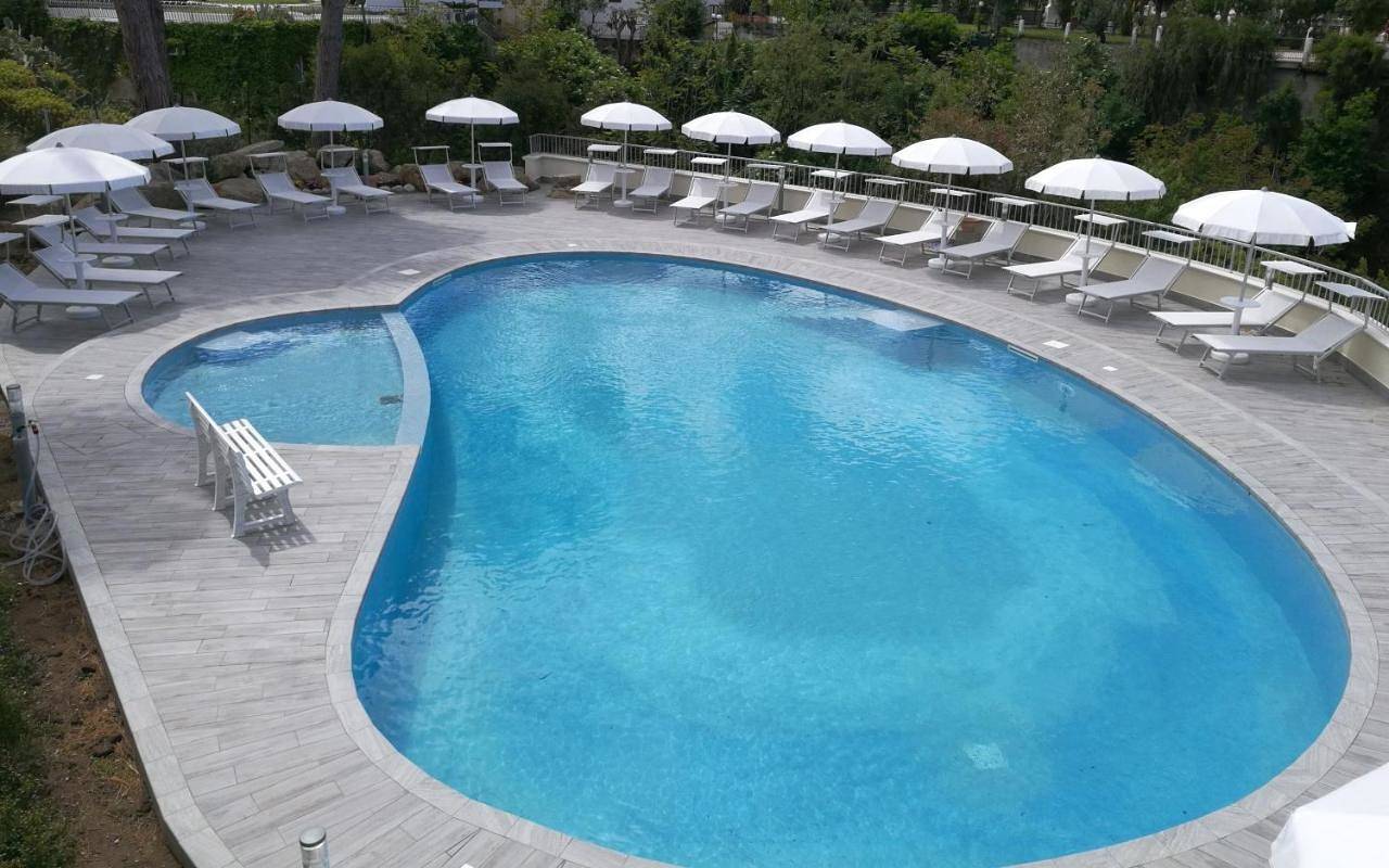 Quadruple Room with Pool View in Spiaggia Vardanello, Parghelia