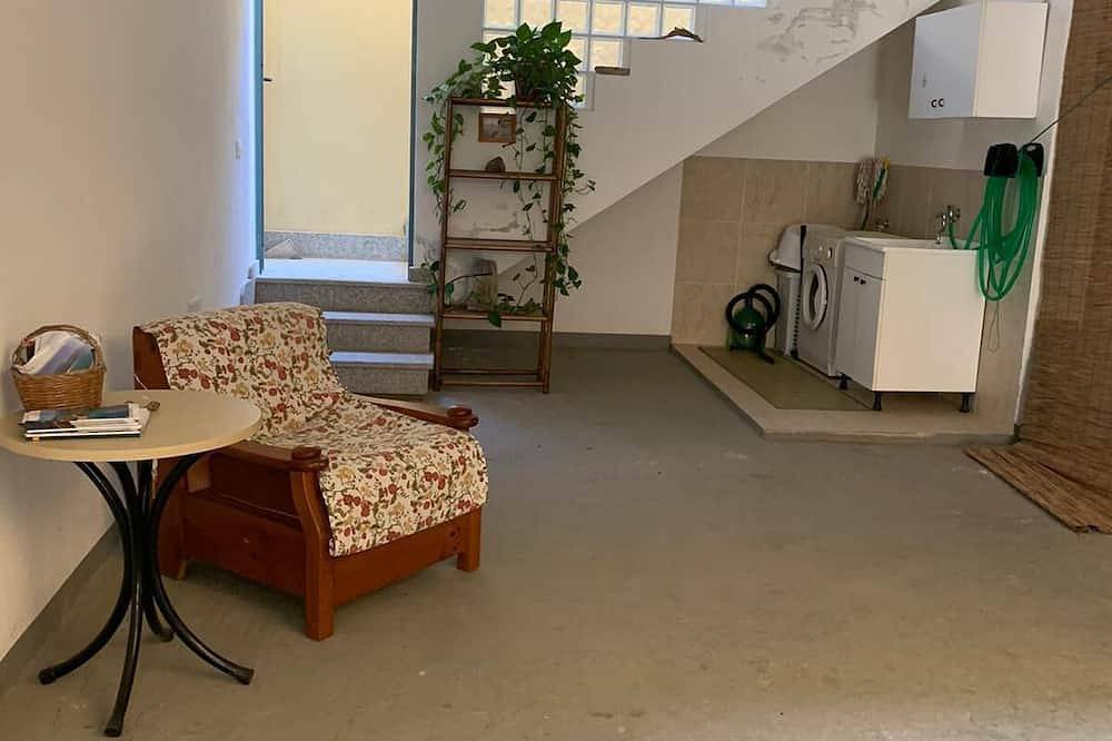 Appartamento intero, Appartamento per famiglie con cortile e ampio garage privato a 5 min dal mare in Gonnesa, Iglesiente