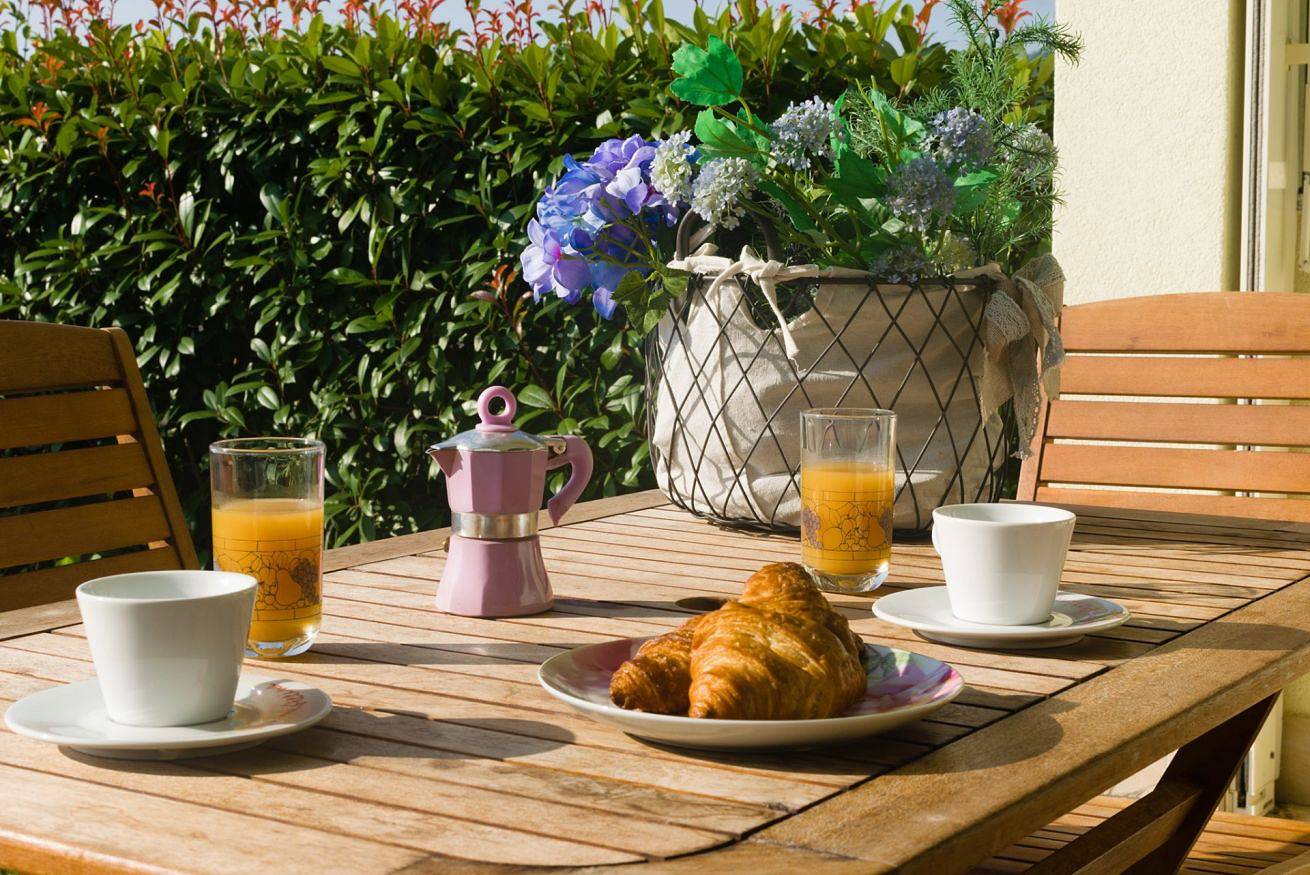 Entire apartment, Ginestra-relax next to the sea with swimming pool in Magliolo, Riviera di Ponente