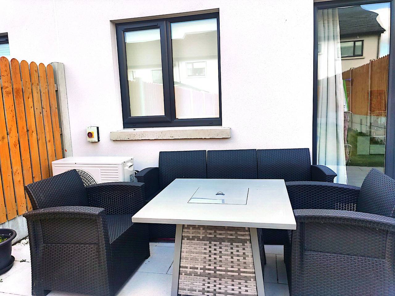 Spacious Double Room with Private Ensuite, Garden & Parking – Available Until 31 in County Wicklow