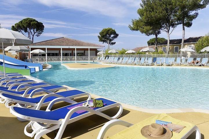 Hôtel pour 4 personnes, avec Jardin et Piscine