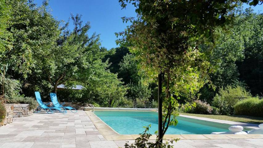 Gîte pour 8 personnes, avec piscine et jardin à Druelle