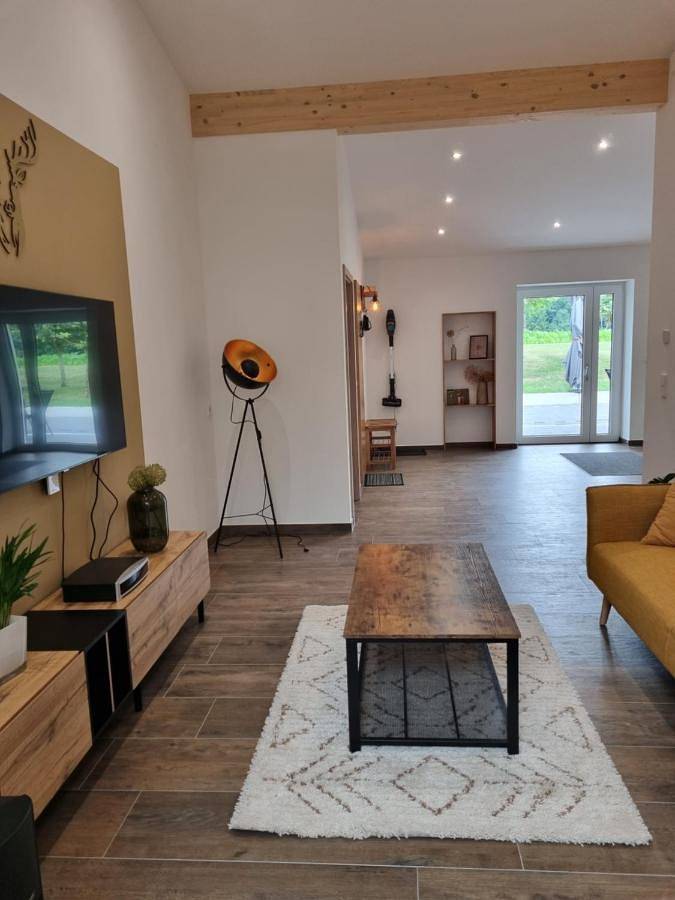 Ferienwohnung für 5 Personen, mit Terrasse und Whirlpool sowie Garten und Sauna in Rot am See