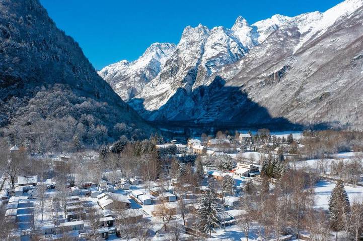 Vakantiehuis voor 6 personen, with Terras and Tuin as well as Kinderzwembad and Zwembad in Le Bourg-d'Oisans