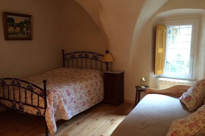 Location de vacances pour 9 personnes, avec jardin ainsi que piscine et terrasse, animaux acceptés à La Bréole - 3