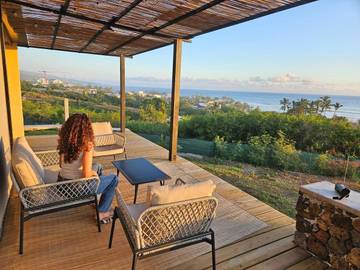 Gîte pour 3 personnes, avec terrasse et vue à Les Trois-Bassins
