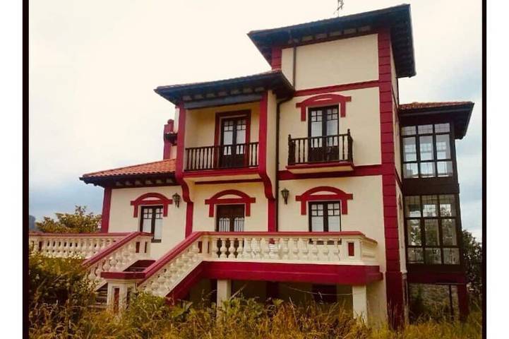 Casa de vacaciones para 8 personas, con balcón y jardín en Bárcena de Cicero