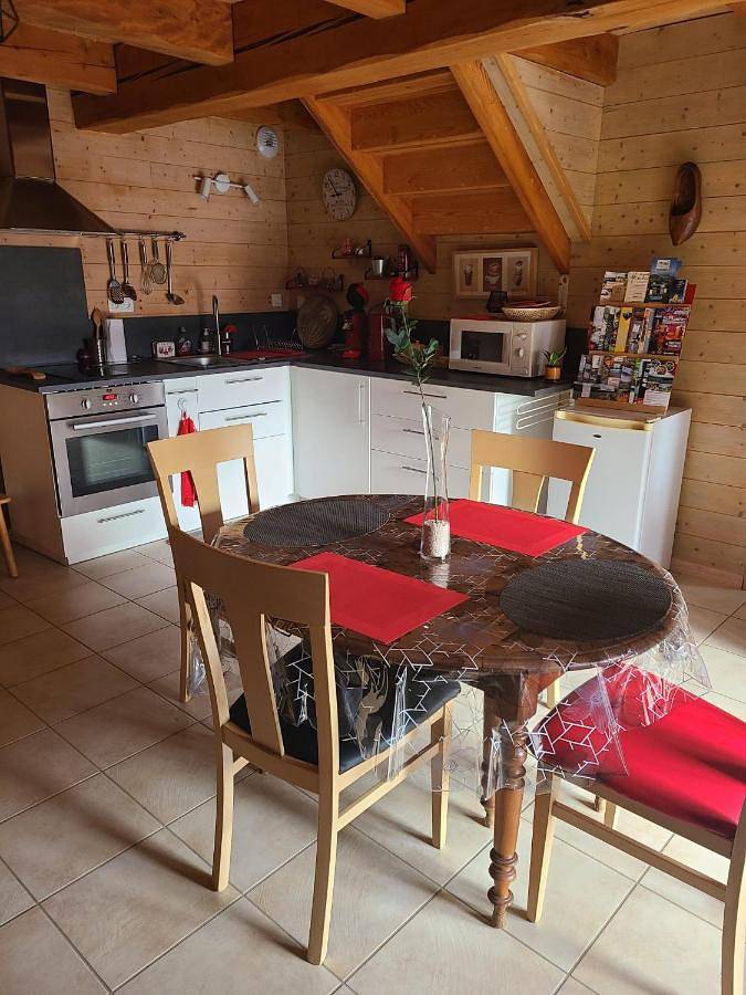 Appartement entier, One-Bedroom Apartment in Araules, Haute-Loire