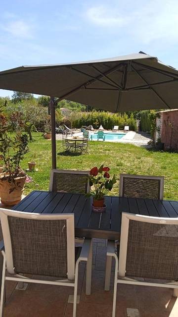 Gîte pour 4 personnes, avec jardin ainsi que piscine et vue à Néoules