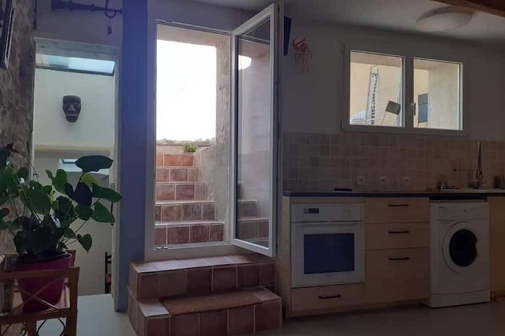 Old restored village house with terrace in Jouques, Aix-en-Provence en omgeving