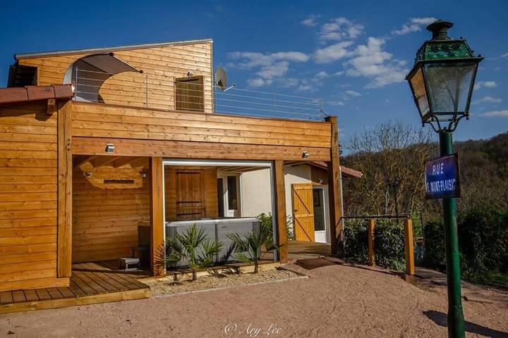 Villa pour 4 personnes, avec Balcon et Jacuzzi ainsi que Terrasse et Jardin