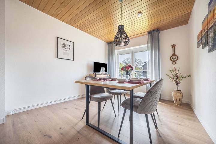 Holiday Home 'Ferienhaus Inge' with Private Terrace, Private Garden and Wi-Fi in Oldenburg, Wildeshauser Geest