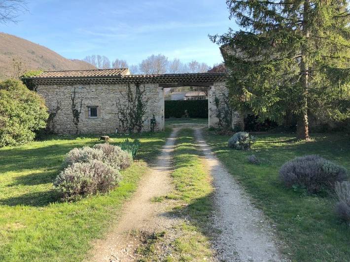 Location de vacances pour 11 personnes, avec piscine ainsi que vue et jardin à Mirmande - 4