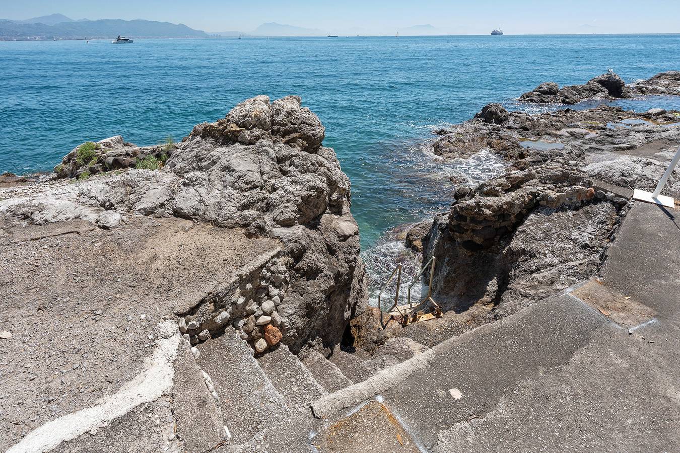 Villa 'Luxury A Strapiombo Sul Mare' avec vue sur la mer, Wi-Fi et climatisation in Vietri sul Mare, Côte Amalfitaine
