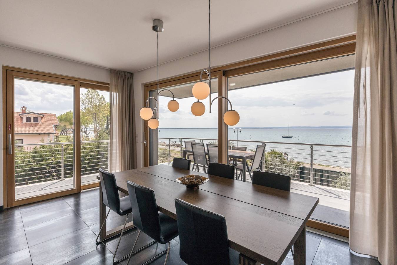 Appartamento intero, Appartamento "Bardolino Luxury - Attico" con vista lago, piscina privata e Wi-Fi in Cisano, Bardolino
