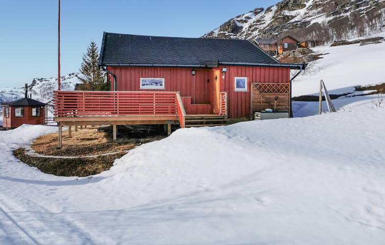 Feriehus for 6 personer, med sauna og terrasse i tillegg til hage i Finnmark