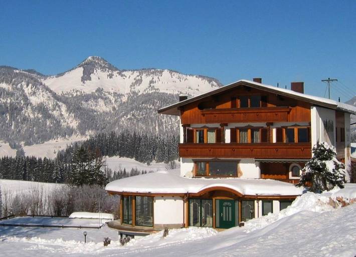 Ferienwohnung für 2 Personen, mit Balkon und Garten sowie Pool und Ausblick