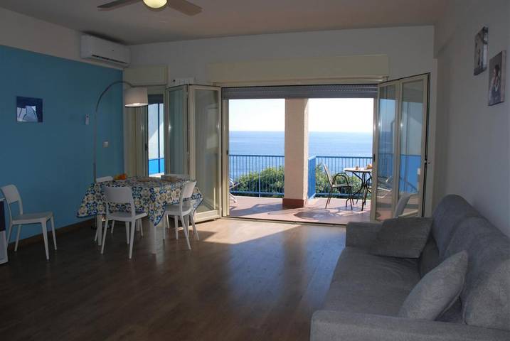 Appartamento per 6 persone, con Balcone e Terrazza nonché Panorama a Aci Castello (Borgo)