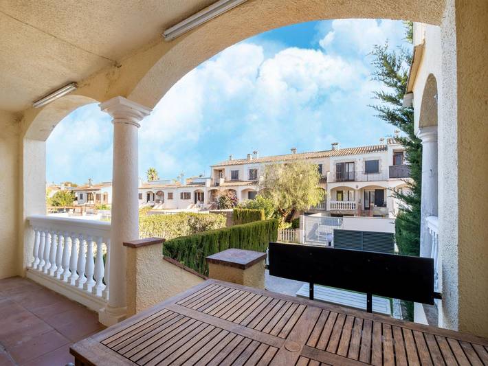 House in Catalonia near the Sea in Sant Pere Pescador, Upper Empordà