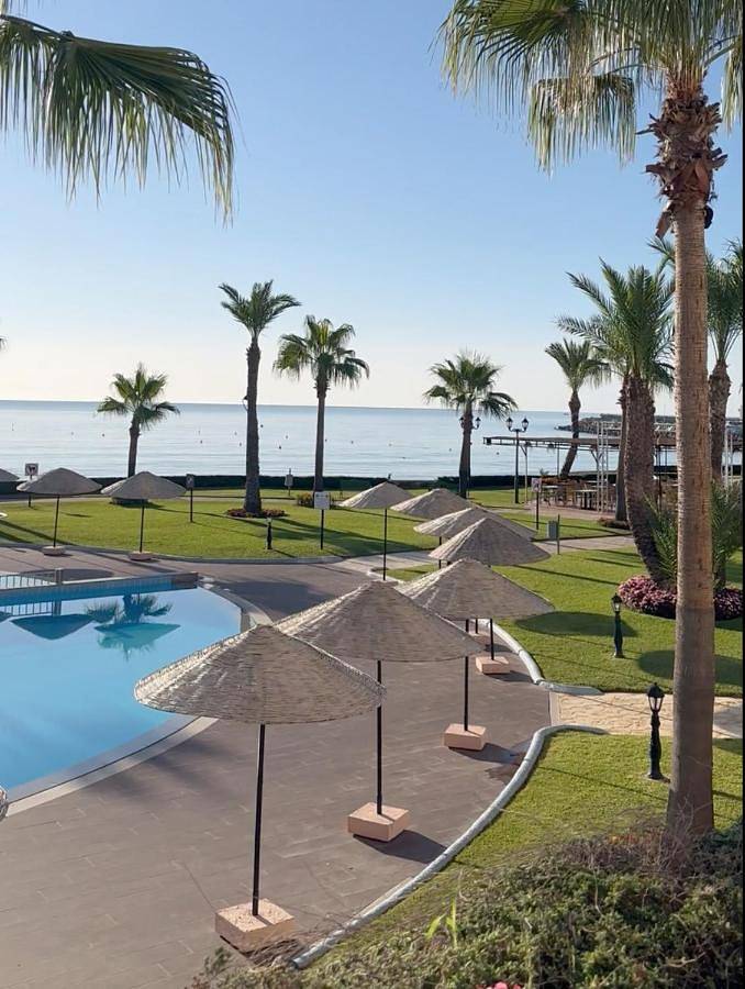 Appartement de vacances pour 7 personnes, avec vue ainsi que piscine et jardin
