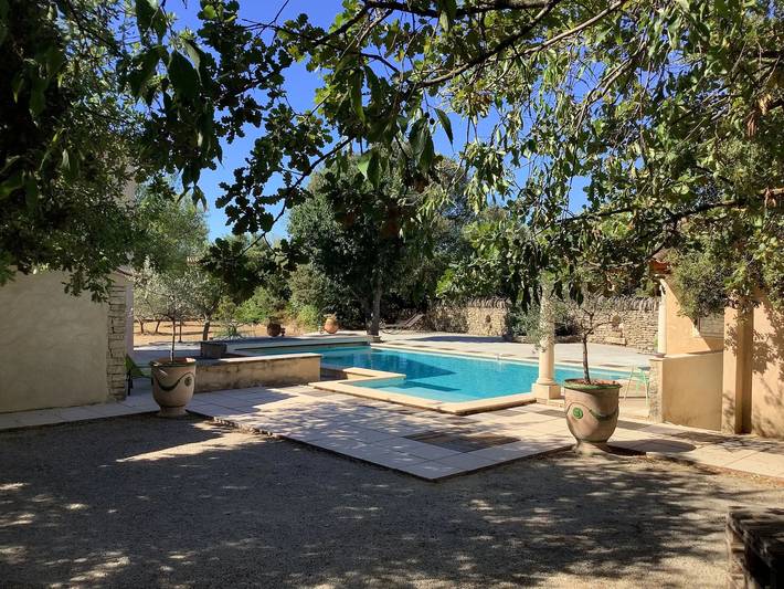 Location de vacances pour 4 personnes, avec jardin et piscine à Cabrières-d'Avignon