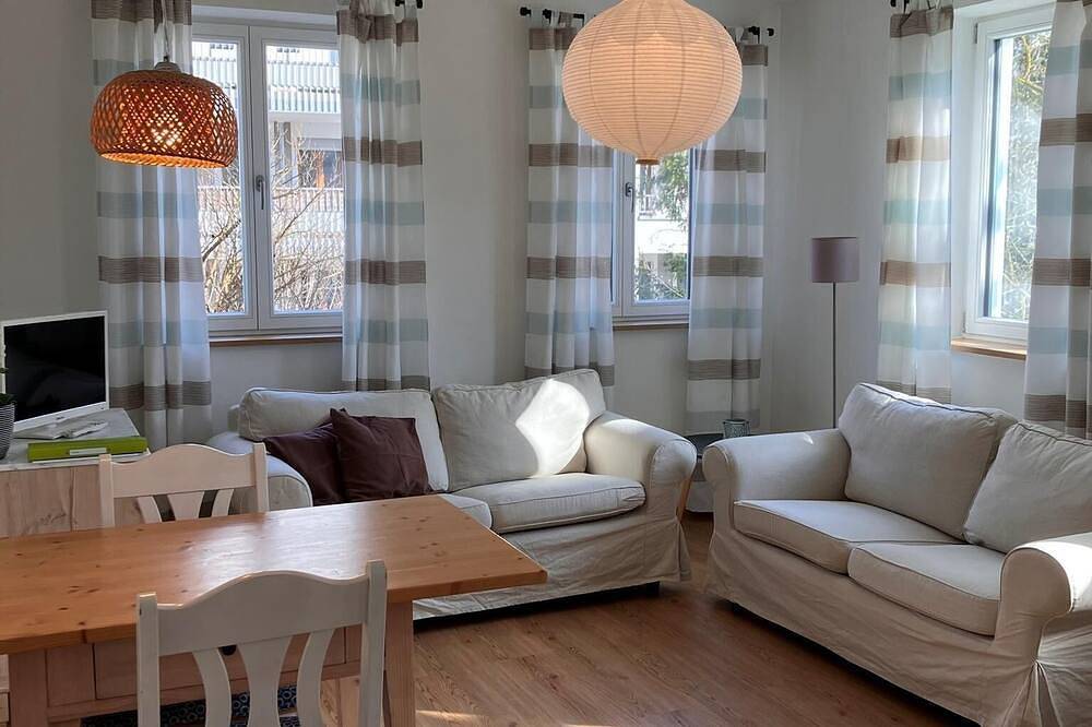 Ganze Wohnung, 39qm-große Ferienwohnung mit Blick in den Garten in Regensburg, Ostbayern
