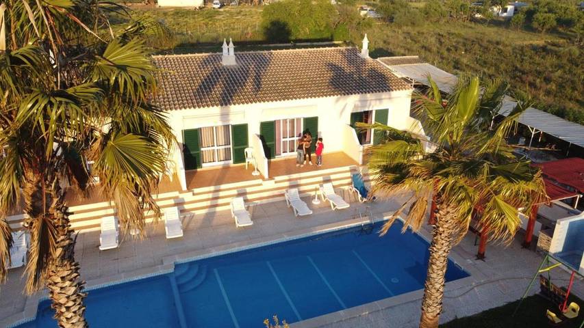 Casa de férias para 3 pessoas, com Varanda e Terraço e ainda Jardim and Piscina em Pêra