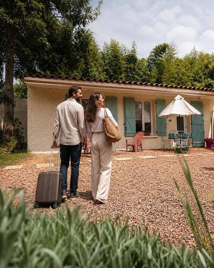 Location de vacances pour 4 personnes, avec Terrasse et Jardin ainsi que Piscine et Vue à Bellerive-sur-Allier - 3