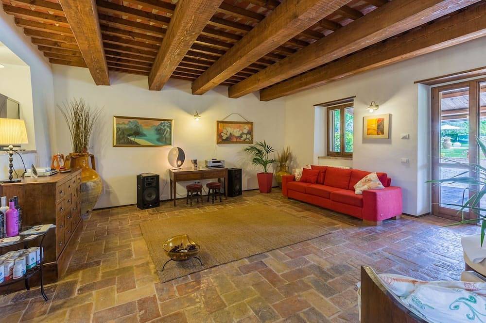 Villa delle Vigne, Villa mit breiten Garten und Pool, in der Nähe der Adriaküste in Pesaro, Valle del Metauro