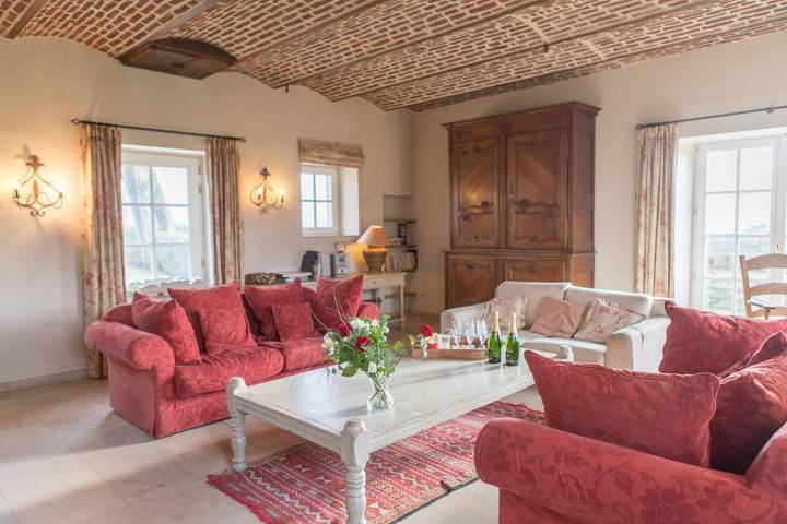 Location de vacances pour 14 personnes, avec piscine et vue ainsi que jardin et terrasse à Yvoir - 3