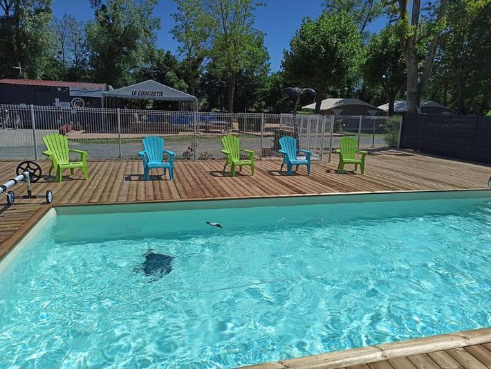 Location de vacances pour 4 personnes, avec piscine et terrasse dans Ébreuil - 2