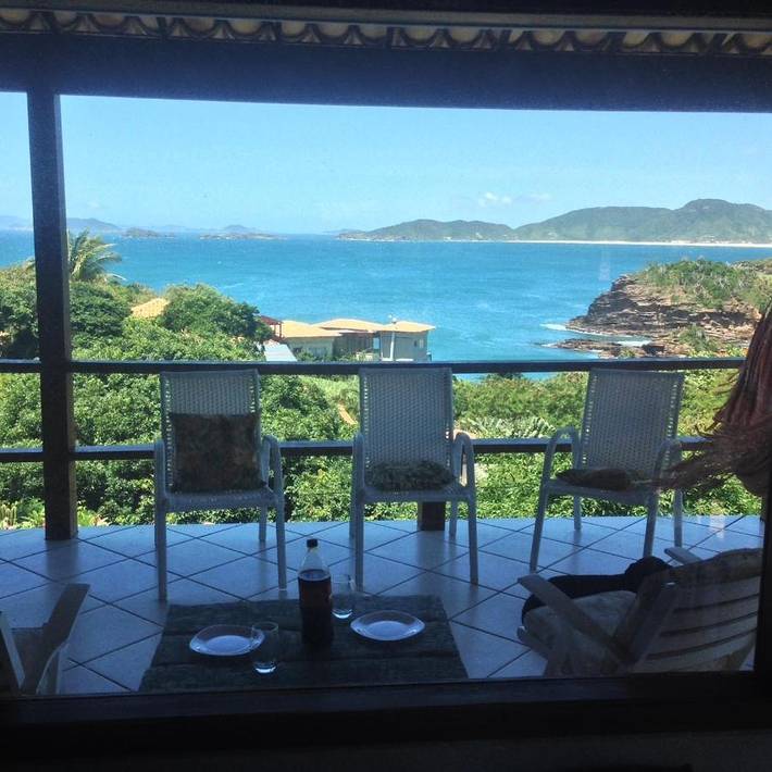 Casas e apartamentos de temporada para 8 pessoas, com vista e piscina e ainda jardim em Búzios