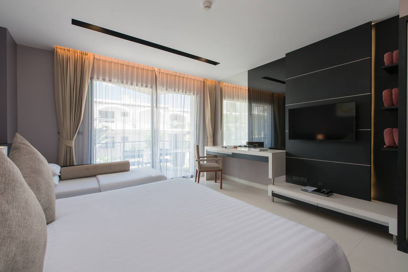 Entire holiday apartment, Patong Beachfront Studio 2 Mins Walk 2 Patong Beach in Patong Beach, Phuket Province