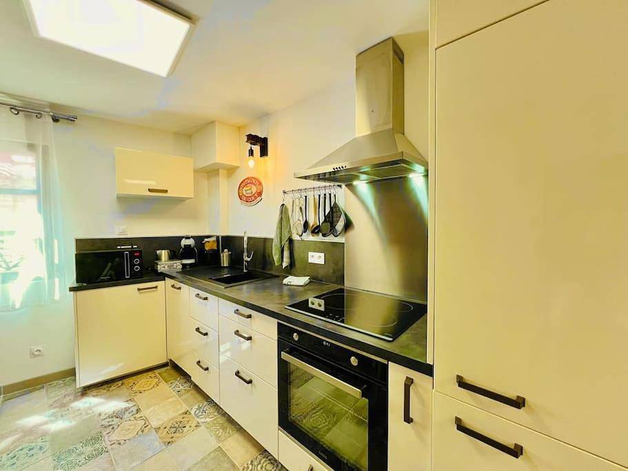 Appartement entier, One-Bedroom Apartment in Istres, Côte méditerranéenne (France)