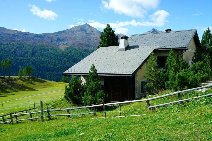 Gîte pour 7 personnes, avec Balcon ainsi que Terrasse et Jardin dans Lü
