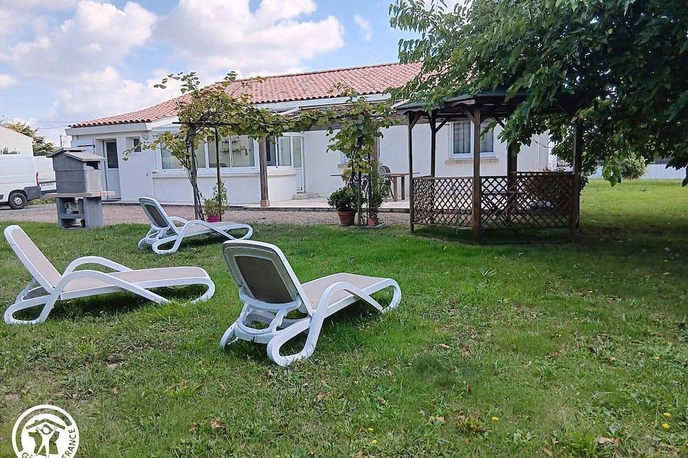 Maison rénovée avec grand jardin, proche des Sables-d'Olonne, 4 chambres, terrasse et Wifi in Château-d'Olonne, Les Sables-d'Olonne