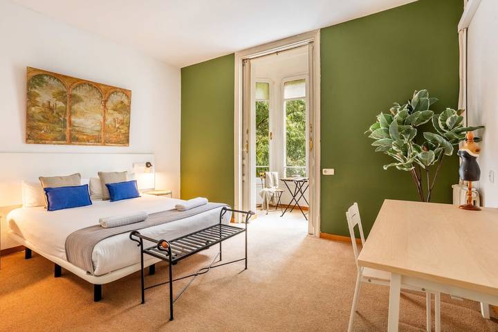 Holiday rental for 15 people, with garden, child-friendly in Barcelona