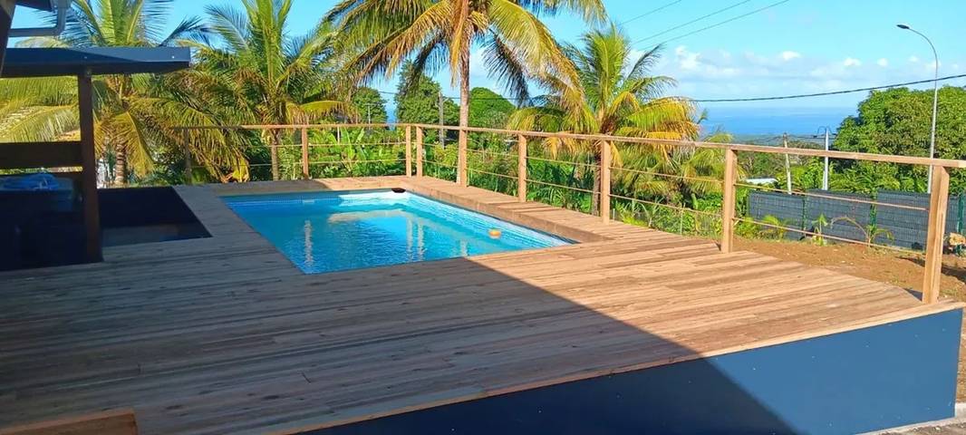 Location de vacances pour 6 personnes, avec terrasse et piscine à Sainte-Rose - 2