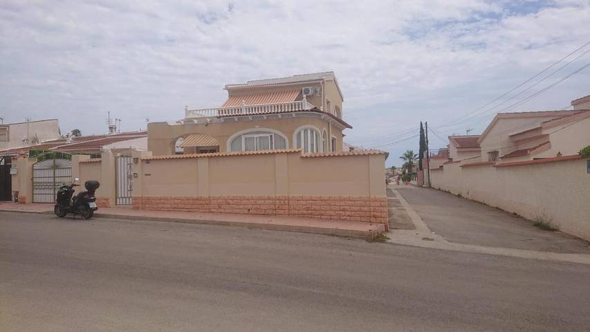 Villa pour 3 personnes, avec jardin et vue ainsi que balcon et piscine à Rojales - 4